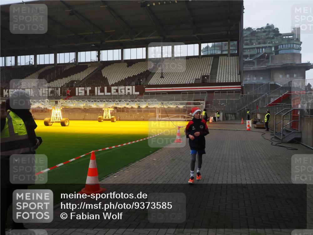 07.12.2025 - St. Pauli X-Mass-Run No. 15 Fabian Wolf http://msf.ph/oto/9373585 07.12.2025 09:55:57 Ziel 312, 3398 meine-sportfotos.de