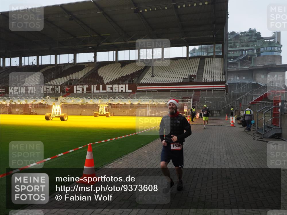 07.12.2025 - St. Pauli X-Mass-Run No. 15 Fabian Wolf http://msf.ph/oto/9373608 07.12.2025 09:56:11 Ziel 1483, 1530 meine-sportfotos.de