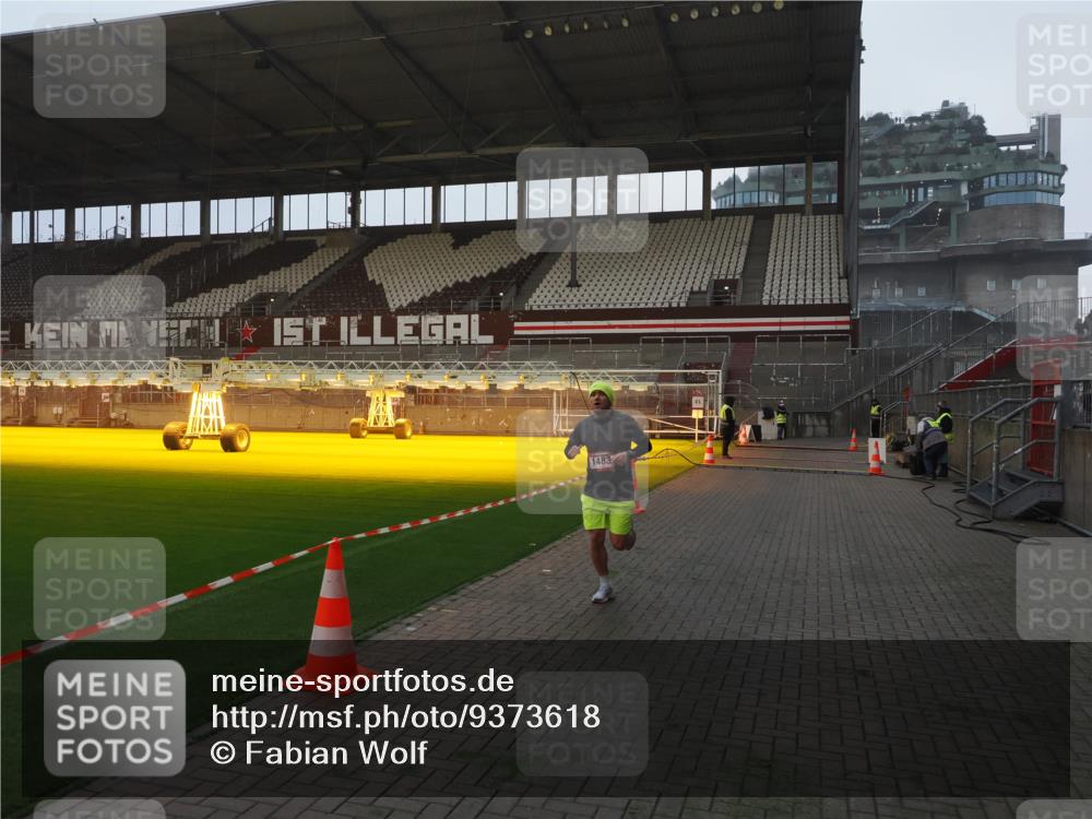 07.12.2025 - St. Pauli X-Mass-Run No. 15 Fabian Wolf http://msf.ph/oto/9373618 07.12.2025 09:56:14 Ziel 1483, 1530 meine-sportfotos.de