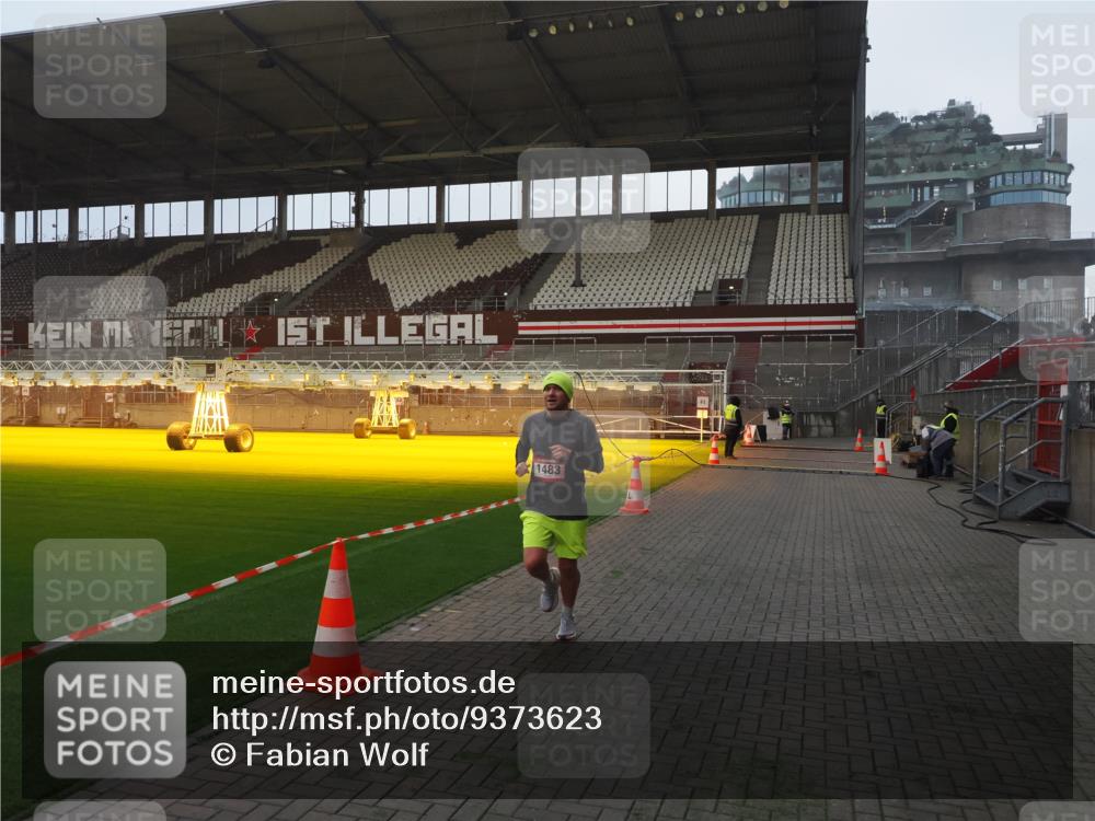 07.12.2025 - St. Pauli X-Mass-Run No. 15 Fabian Wolf http://msf.ph/oto/9373623 07.12.2025 09:56:15 Ziel 1483, 1530 meine-sportfotos.de