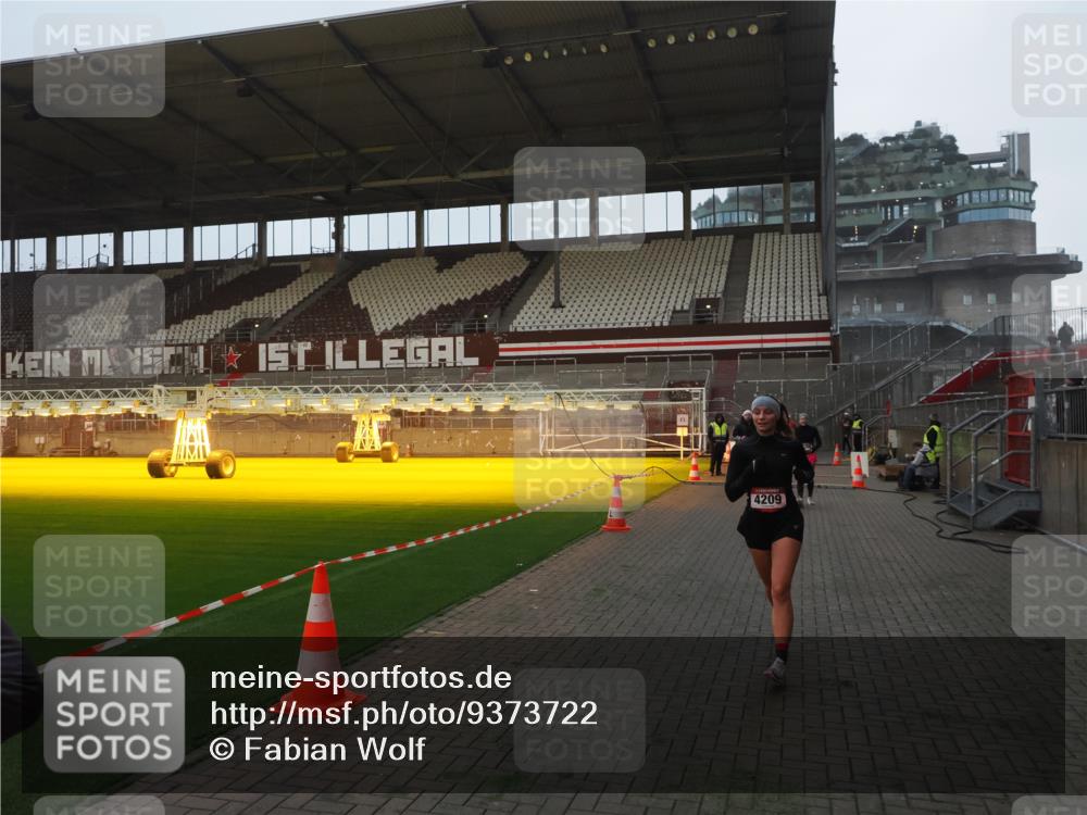 07.12.2025 - St. Pauli X-Mass-Run No. 15 Fabian Wolf http://msf.ph/oto/9373722 07.12.2025 09:56:46 Ziel 198, 662, 1116, 1165, 3255, 4208, 4209 meine-sportfotos.de