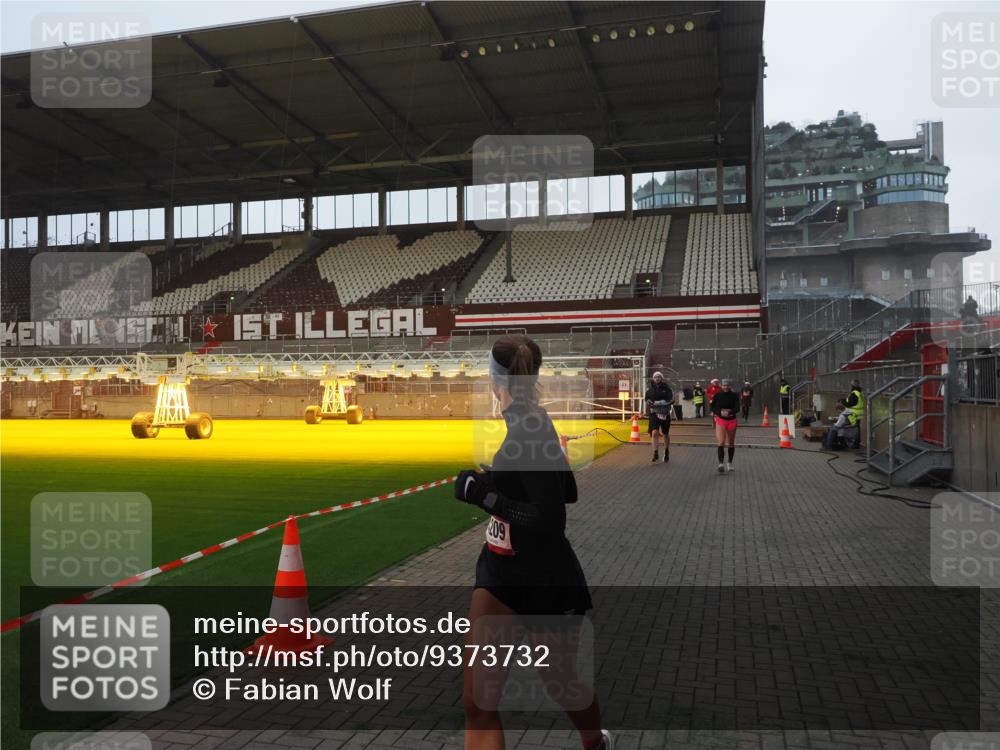 07.12.2025 - St. Pauli X-Mass-Run No. 15 Fabian Wolf http://msf.ph/oto/9373732 07.12.2025 09:56:47 Ziel 198, 662, 1116, 1165, 4208, 4209 meine-sportfotos.de
