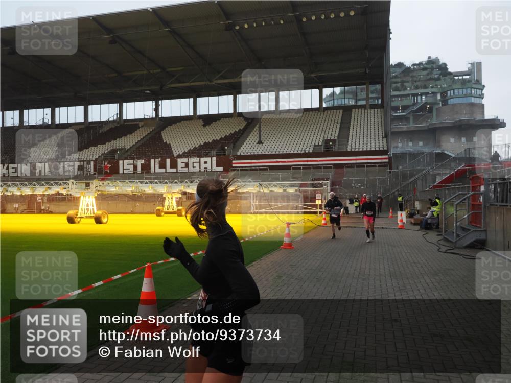 07.12.2025 - St. Pauli X-Mass-Run No. 15 Fabian Wolf http://msf.ph/oto/9373734 07.12.2025 09:56:47 Ziel 198, 662, 1116, 1165, 4208, 4209 meine-sportfotos.de