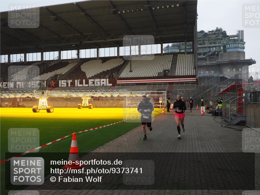 07.12.2025 - St. Pauli X-Mass-Run No. 15 Fabian Wolf http://msf.ph/oto/9373741 07.12.2025 09:56:50 Ziel 198, 497, 662, 1116, 1165, 2861, 4208, 4209 meine-sportfotos.de
