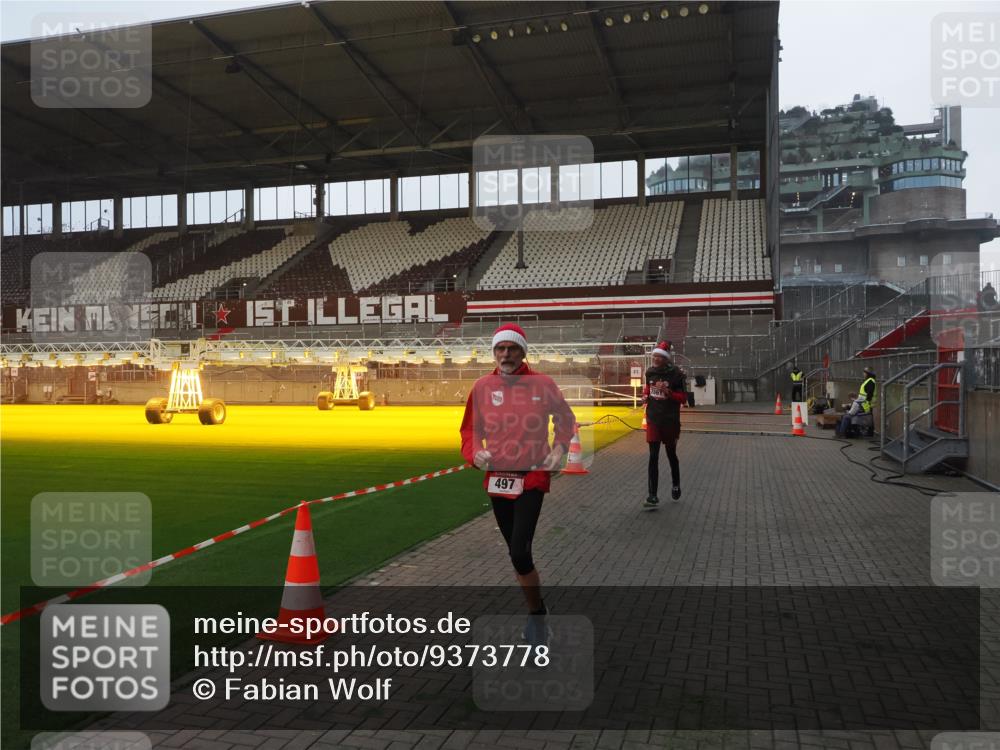 07.12.2025 - St. Pauli X-Mass-Run No. 15 Fabian Wolf http://msf.ph/oto/9373778 07.12.2025 09:56:56 Ziel 198, 497, 662, 1116, 1165, 2861, 4208, 4209 meine-sportfotos.de