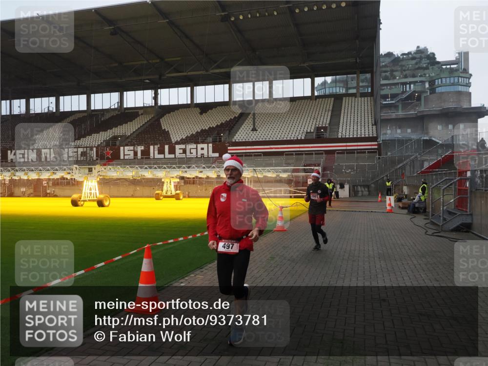 07.12.2025 - St. Pauli X-Mass-Run No. 15 Fabian Wolf http://msf.ph/oto/9373781 07.12.2025 09:56:56 Ziel 198, 497, 662, 1116, 1165, 2861, 4208, 4209 meine-sportfotos.de