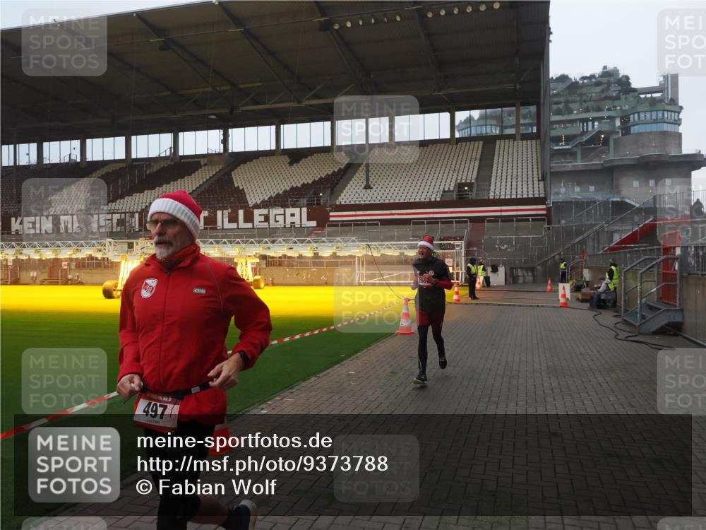 07.12.2025 - St. Pauli X-Mass-Run No. 15 Fabian Wolf http://msf.ph/oto/9373788 07.12.2025 09:56:57 Ziel 198, 497, 1116, 1165, 2861, 4208, 4209 meine-sportfotos.de