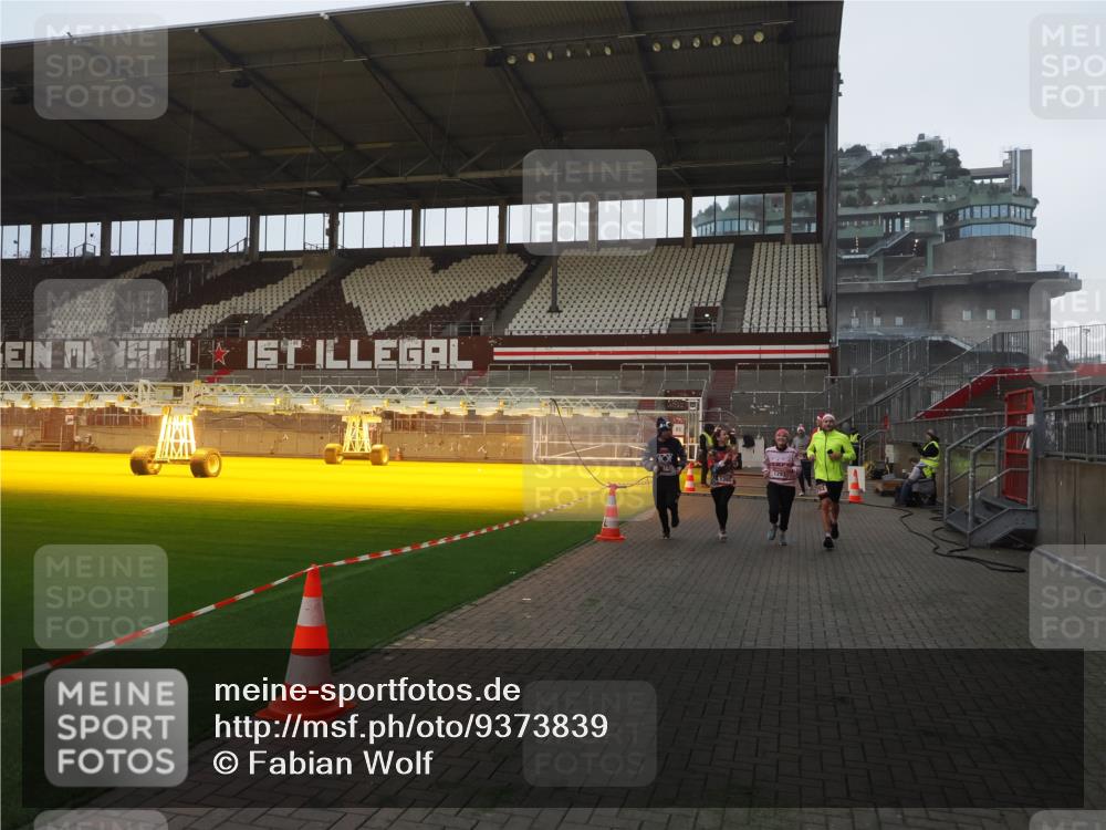 07.12.2025 - St. Pauli X-Mass-Run No. 15 Fabian Wolf http://msf.ph/oto/9373839 07.12.2025 09:57:27 Ziel 632, 1292, 1293, 1377, 1395, 2678, 4032 meine-sportfotos.de