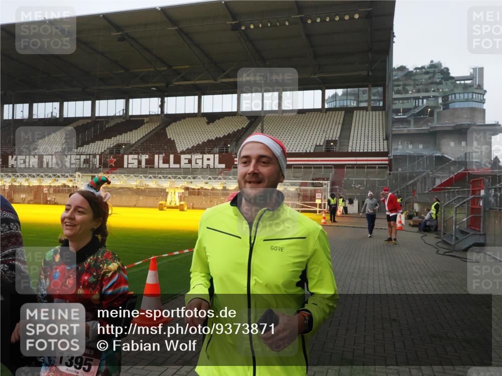 07.12.2025 - St. Pauli X-Mass-Run No. 15 Fabian Wolf http://msf.ph/oto/9373871 07.12.2025 09:57:30 Ziel 632, 1292, 1293, 1377, 1395, 2678 meine-sportfotos.de