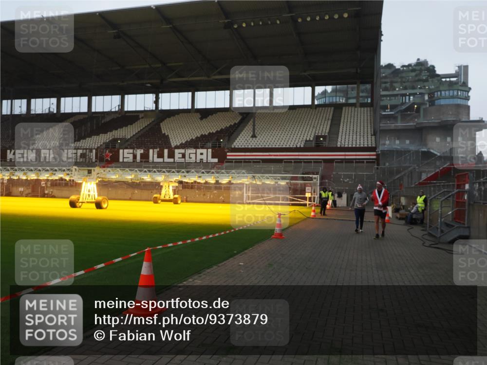 07.12.2025 - St. Pauli X-Mass-Run No. 15 Fabian Wolf http://msf.ph/oto/9373879 07.12.2025 09:57:31 Ziel 632, 1292, 1293, 1377, 1395, 2678 meine-sportfotos.de