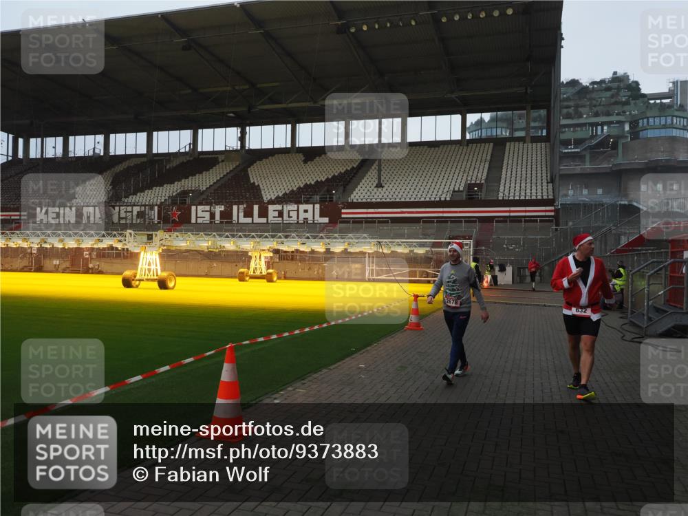 07.12.2025 - St. Pauli X-Mass-Run No. 15 Fabian Wolf http://msf.ph/oto/9373883 07.12.2025 09:57:36 Ziel 632, 1292, 1293, 1377, 1395, 2678 meine-sportfotos.de