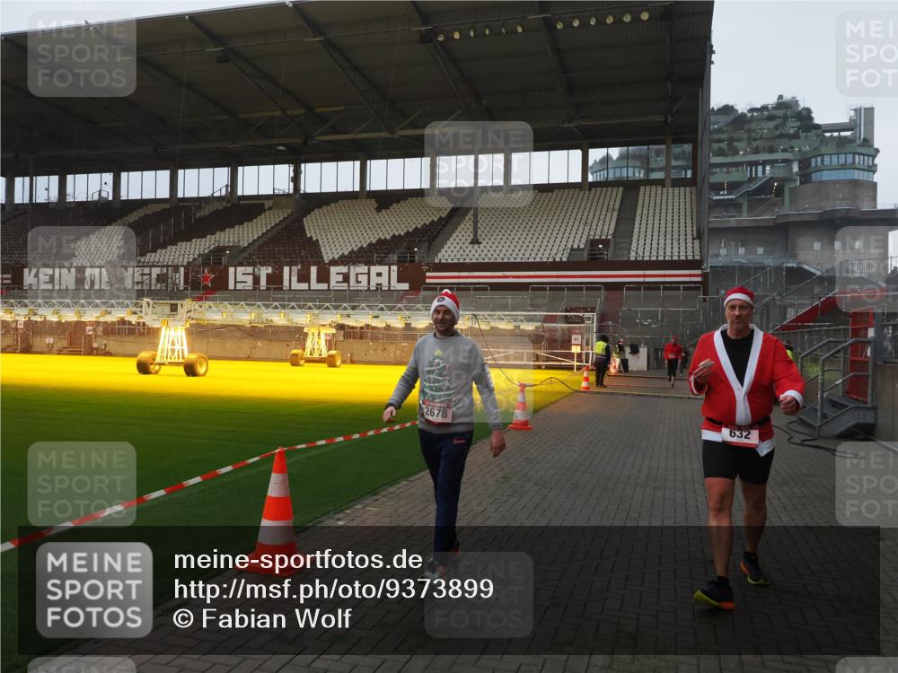 07.12.2025 - St. Pauli X-Mass-Run No. 15 Fabian Wolf http://msf.ph/oto/9373899 07.12.2025 09:57:38 Ziel 632, 1292, 1293, 1377, 1395, 2678, 2984 meine-sportfotos.de