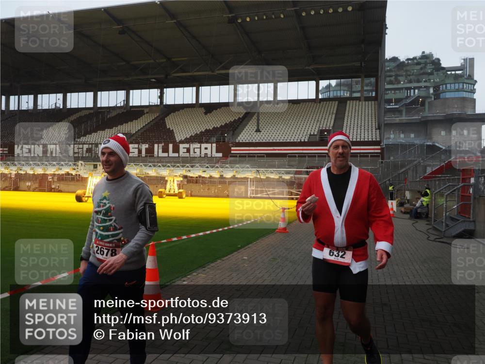 07.12.2025 - St. Pauli X-Mass-Run No. 15 Fabian Wolf http://msf.ph/oto/9373913 07.12.2025 09:57:39 Ziel 632, 1292, 1293, 1377, 1395, 2678, 2984 meine-sportfotos.de