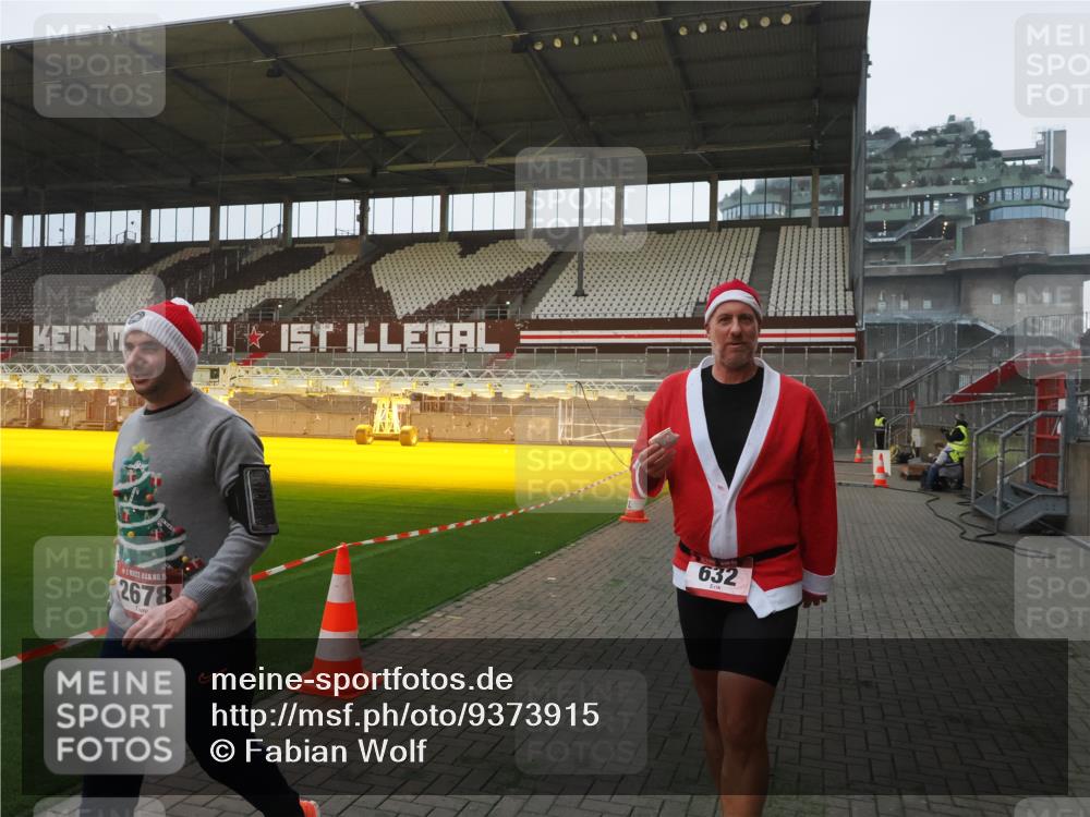 07.12.2025 - St. Pauli X-Mass-Run No. 15 Fabian Wolf http://msf.ph/oto/9373915 07.12.2025 09:57:39 Ziel 632, 1292, 1293, 1377, 1395, 2678, 2984 meine-sportfotos.de