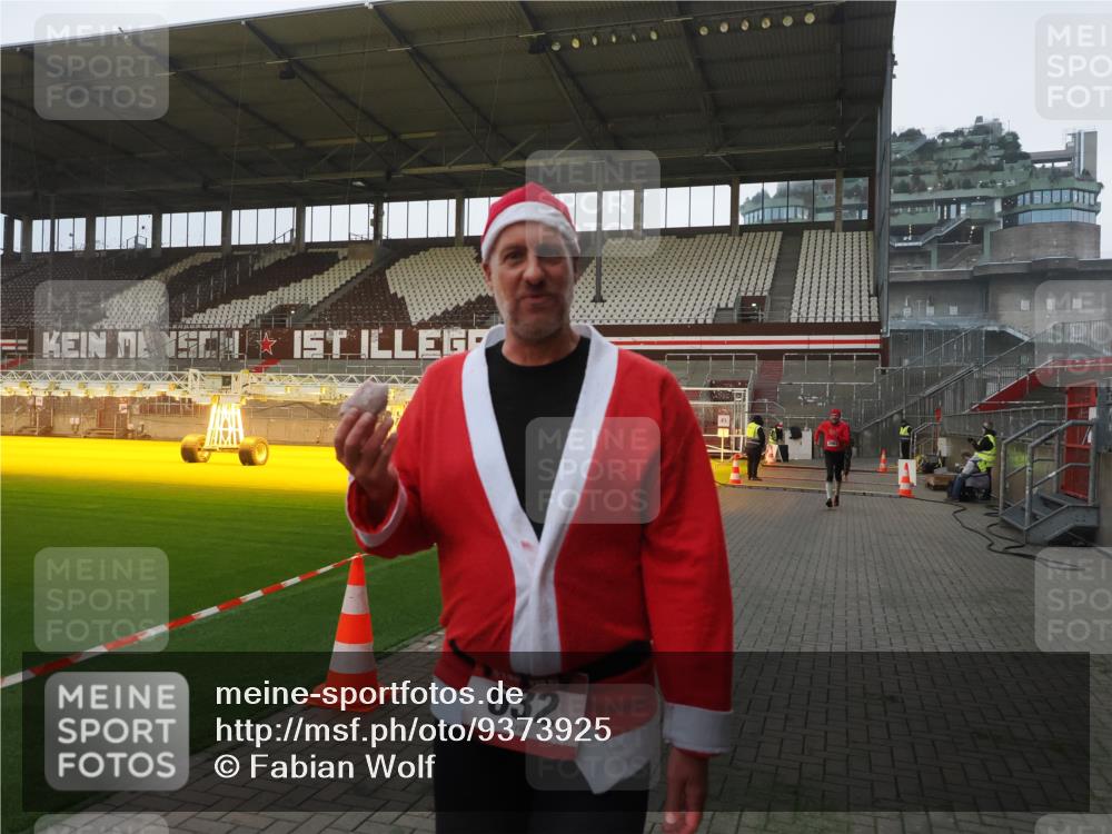 07.12.2025 - St. Pauli X-Mass-Run No. 15 Fabian Wolf http://msf.ph/oto/9373925 07.12.2025 09:57:40 Ziel 632, 1292, 1293, 1377, 1395, 2678, 2984, 4030 meine-sportfotos.de