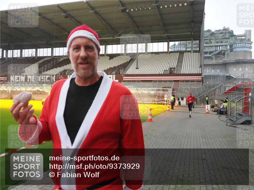 07.12.2025 - St. Pauli X-Mass-Run No. 15 Fabian Wolf http://msf.ph/oto/9373929 07.12.2025 09:57:41 Ziel 632, 1292, 1293, 1377, 1395, 2678, 2984, 4030 meine-sportfotos.de