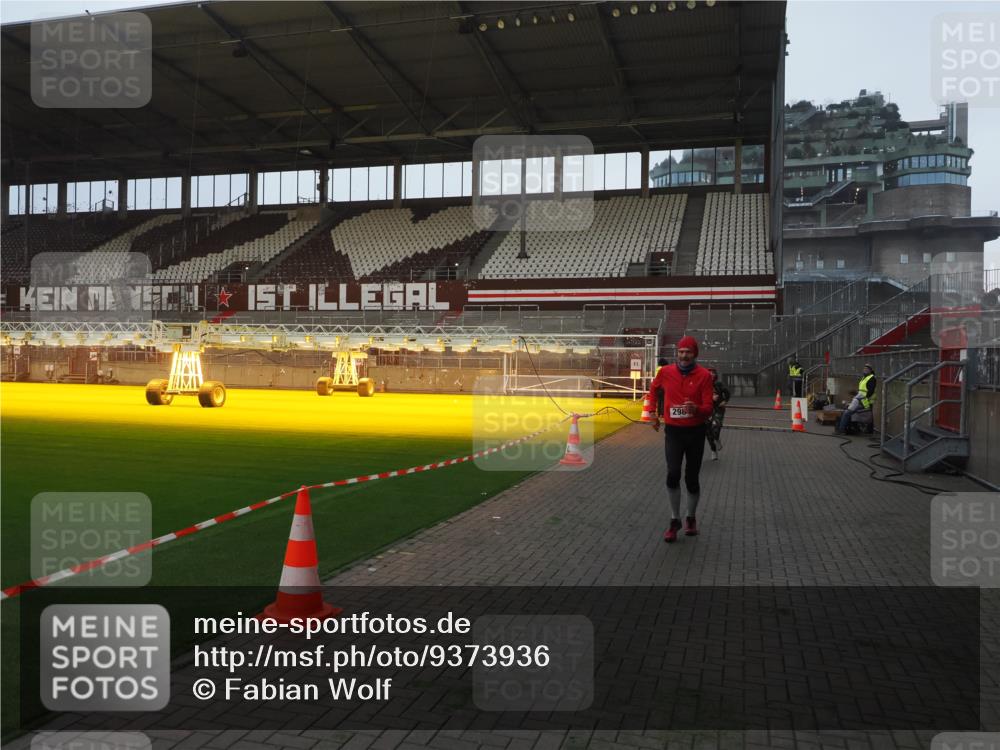 07.12.2025 - St. Pauli X-Mass-Run No. 15 Fabian Wolf http://msf.ph/oto/9373936 07.12.2025 09:57:43 Ziel 1292, 1293, 1377, 1395, 2678, 2984, 4030 meine-sportfotos.de
