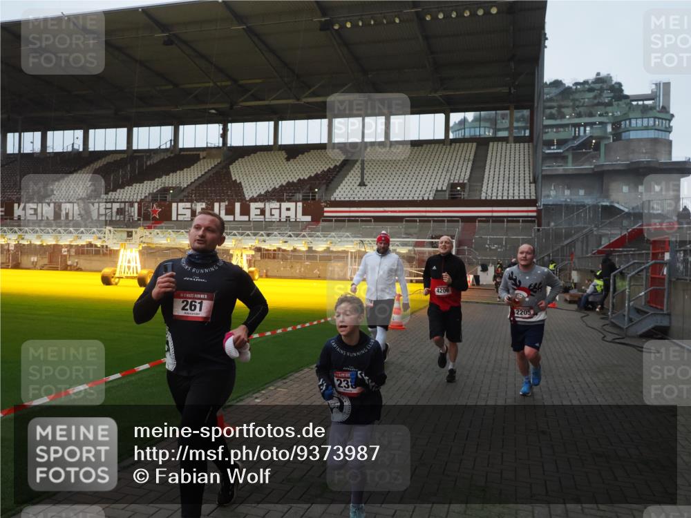 07.12.2025 - St. Pauli X-Mass-Run No. 15 Fabian Wolf http://msf.ph/oto/9373987 07.12.2025 09:58:23 Ziel 238, 261, 1173, 1633, 1774, 2205, 3405, 3515, 4031, 4206 meine-sportfotos.de