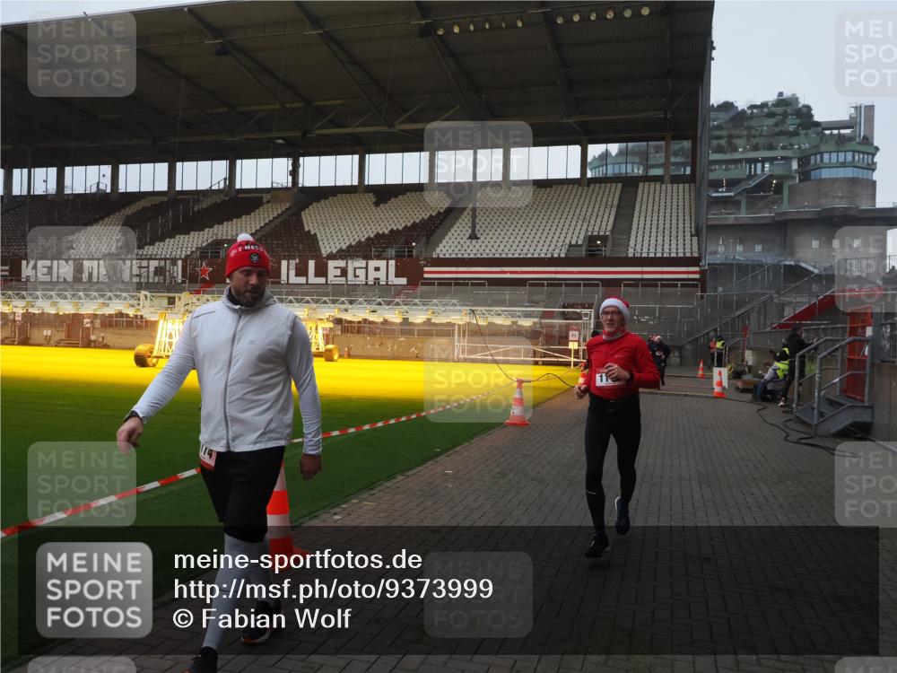 07.12.2025 - St. Pauli X-Mass-Run No. 15 Fabian Wolf http://msf.ph/oto/9373999 07.12.2025 09:58:26 Ziel 238, 261, 483, 1173, 1633, 1774, 2205, 3515, 4031, 4206 meine-sportfotos.de