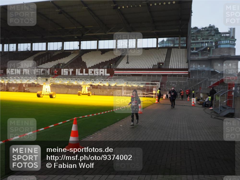 07.12.2025 - St. Pauli X-Mass-Run No. 15 Fabian Wolf http://msf.ph/oto/9374002 07.12.2025 09:58:28 Ziel 238, 261, 483, 1173, 1603, 1633, 1774, 2205, 3515, 4031, 4206 meine-sportfotos.de