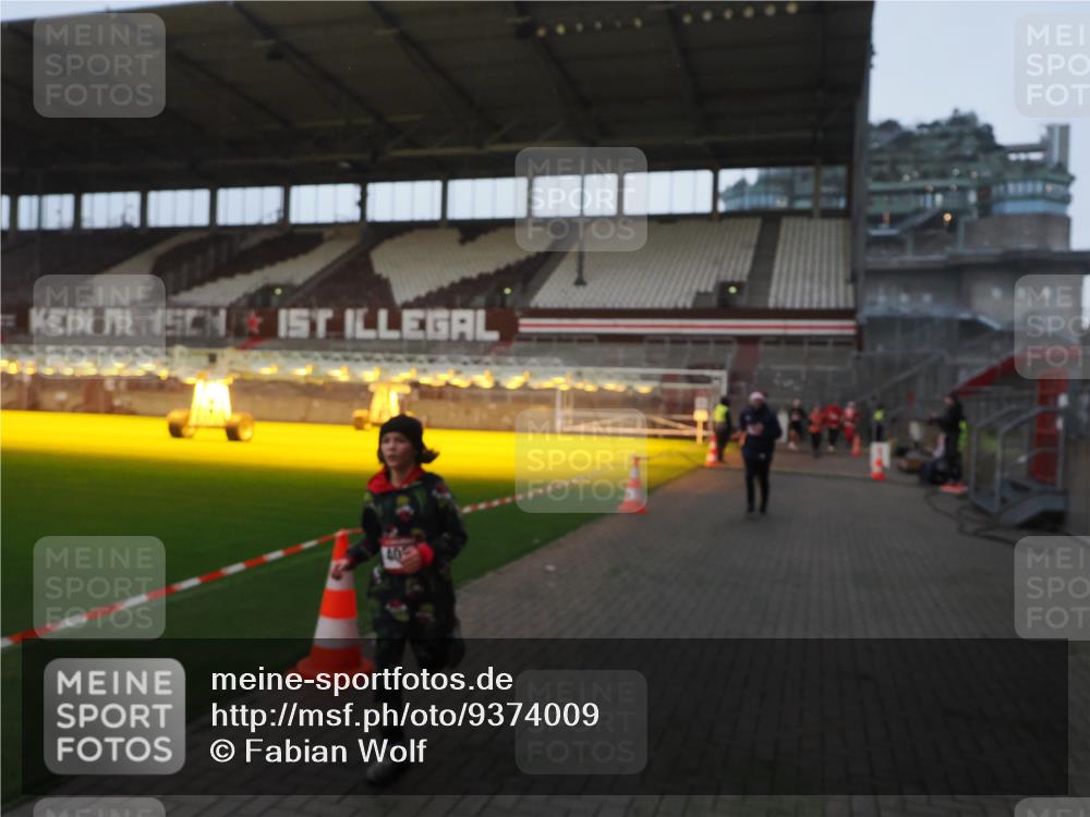 07.12.2025 - St. Pauli X-Mass-Run No. 15 Fabian Wolf http://msf.ph/oto/9374009 07.12.2025 09:58:29 Ziel 238, 261, 483, 1173, 1603, 1633, 1774, 2205, 3515, 4031, 4206 meine-sportfotos.de