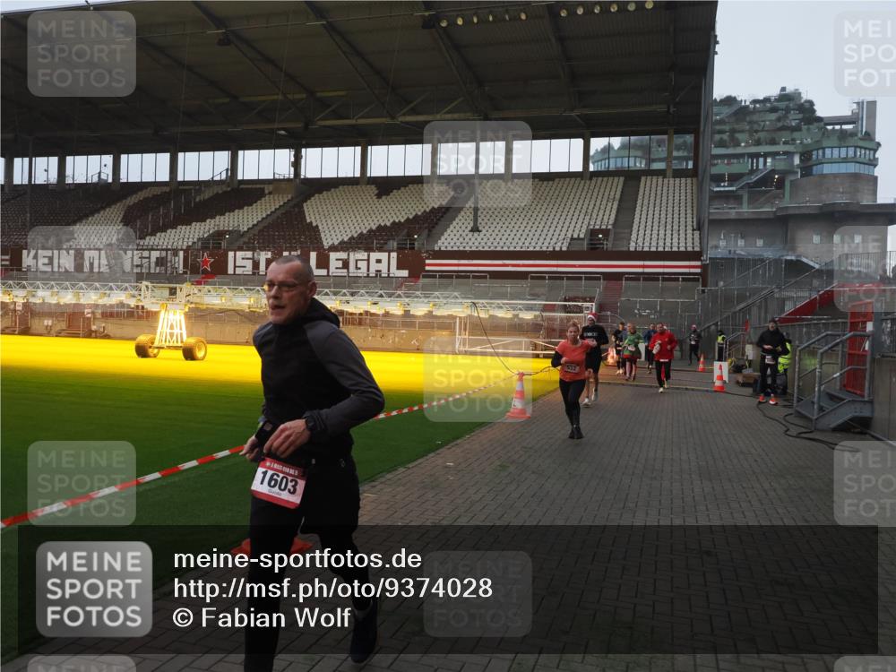 07.12.2025 - St. Pauli X-Mass-Run No. 15 Fabian Wolf http://msf.ph/oto/9374028 07.12.2025 09:58:34 Ziel 238, 261, 483, 532, 1003, 1115, 1173, 1528, 1603, 1774, 1782, 1785, 2205, 3308, 4031, 4206 meine-sportfotos.de