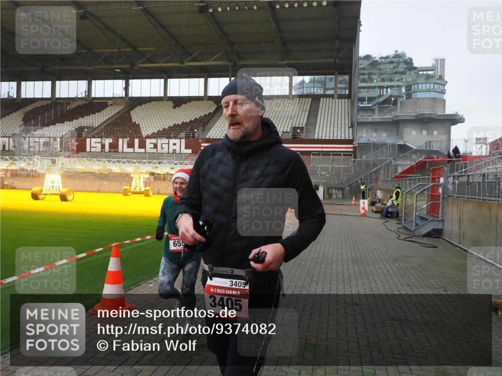 07.12.2025 - St. Pauli X-Mass-Run No. 15 Fabian Wolf http://msf.ph/oto/9374082 07.12.2025 09:58:50 Ziel 532, 655, 1003, 1115, 1528, 1542, 1782, 1785, 2392, 3308 meine-sportfotos.de