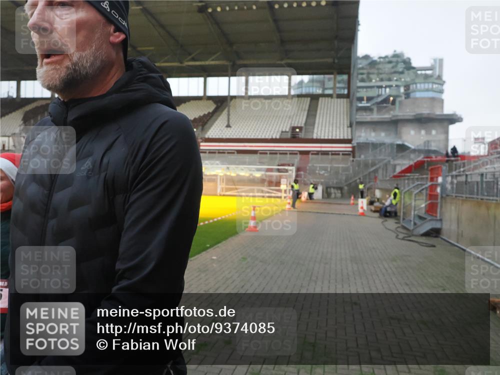 07.12.2025 - St. Pauli X-Mass-Run No. 15 Fabian Wolf http://msf.ph/oto/9374085 07.12.2025 09:58:50 Ziel 532, 655, 1003, 1115, 1528, 1542, 1782, 1785, 2392, 3308 meine-sportfotos.de