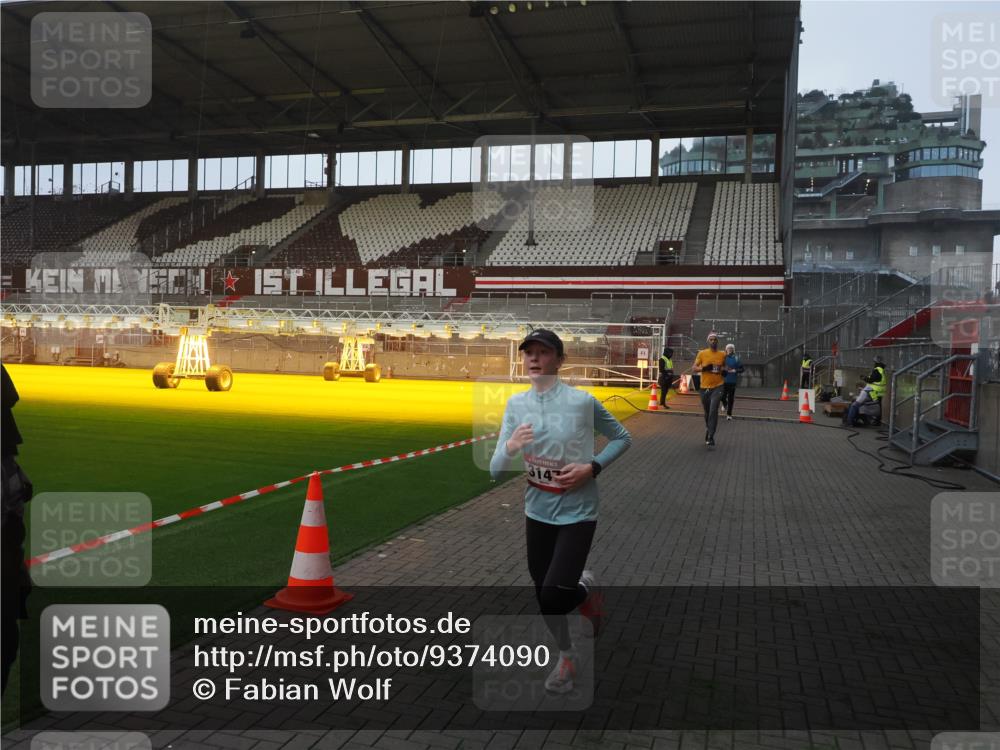 07.12.2025 - St. Pauli X-Mass-Run No. 15 Fabian Wolf http://msf.ph/oto/9374090 07.12.2025 09:59:02 Ziel 655, 2529, 3147, 3345 meine-sportfotos.de
