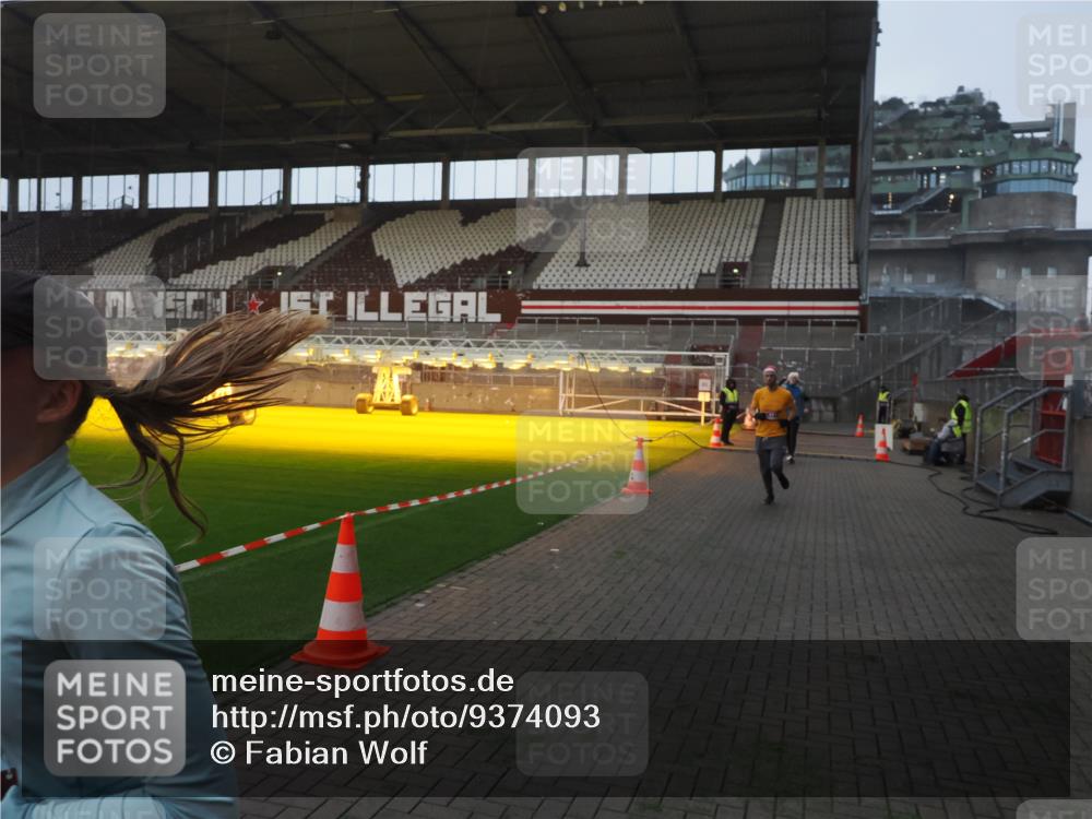 07.12.2025 - St. Pauli X-Mass-Run No. 15 Fabian Wolf http://msf.ph/oto/9374093 07.12.2025 09:59:03 Ziel 655, 2529, 3147, 3345 meine-sportfotos.de