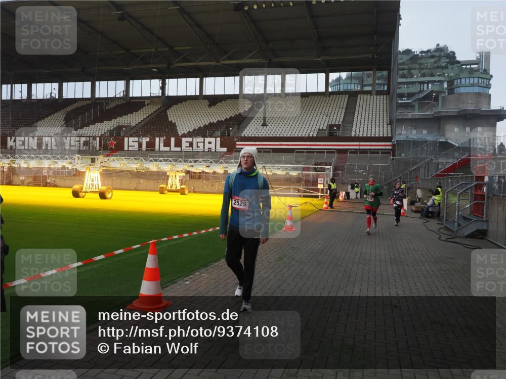 07.12.2025 - St. Pauli X-Mass-Run No. 15 Fabian Wolf http://msf.ph/oto/9374108 07.12.2025 09:59:12 Ziel 939, 1120, 2529, 3147, 3345 meine-sportfotos.de