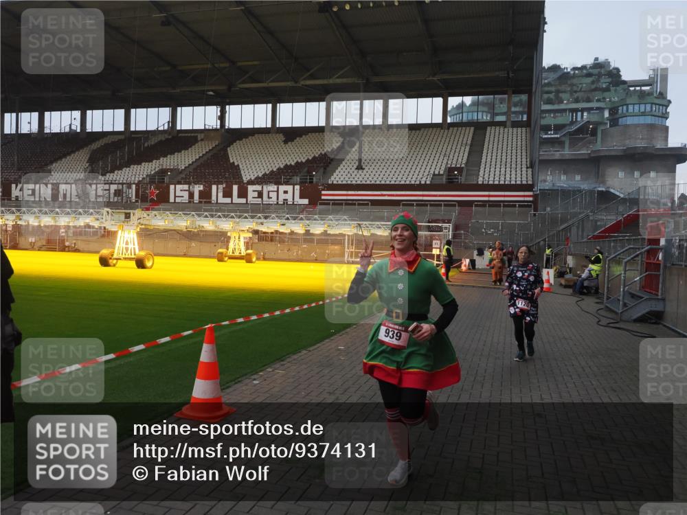07.12.2025 - St. Pauli X-Mass-Run No. 15 Fabian Wolf http://msf.ph/oto/9374131 07.12.2025 09:59:15 Ziel 939, 1120, 2529, 2657, 3147, 3345 meine-sportfotos.de