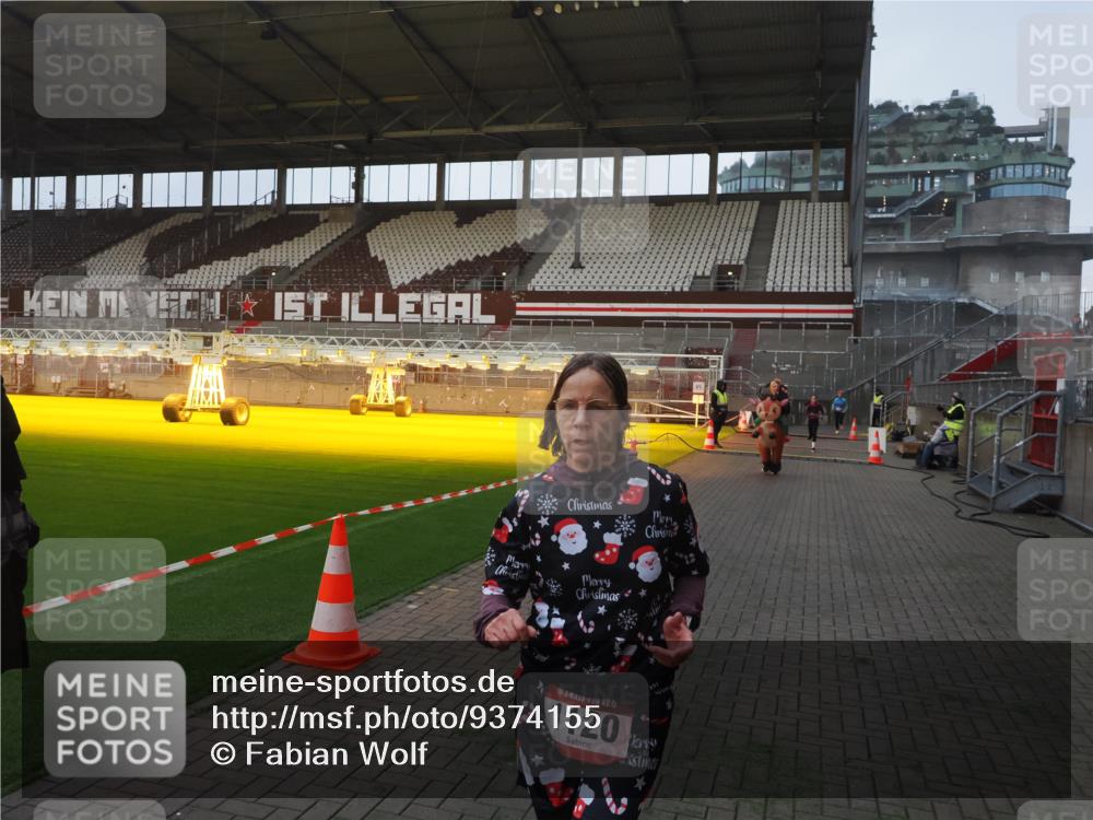 07.12.2025 - St. Pauli X-Mass-Run No. 15 Fabian Wolf http://msf.ph/oto/9374155 07.12.2025 09:59:17 Ziel 939, 1120, 2207, 2529, 2657, 3147, 3345 meine-sportfotos.de