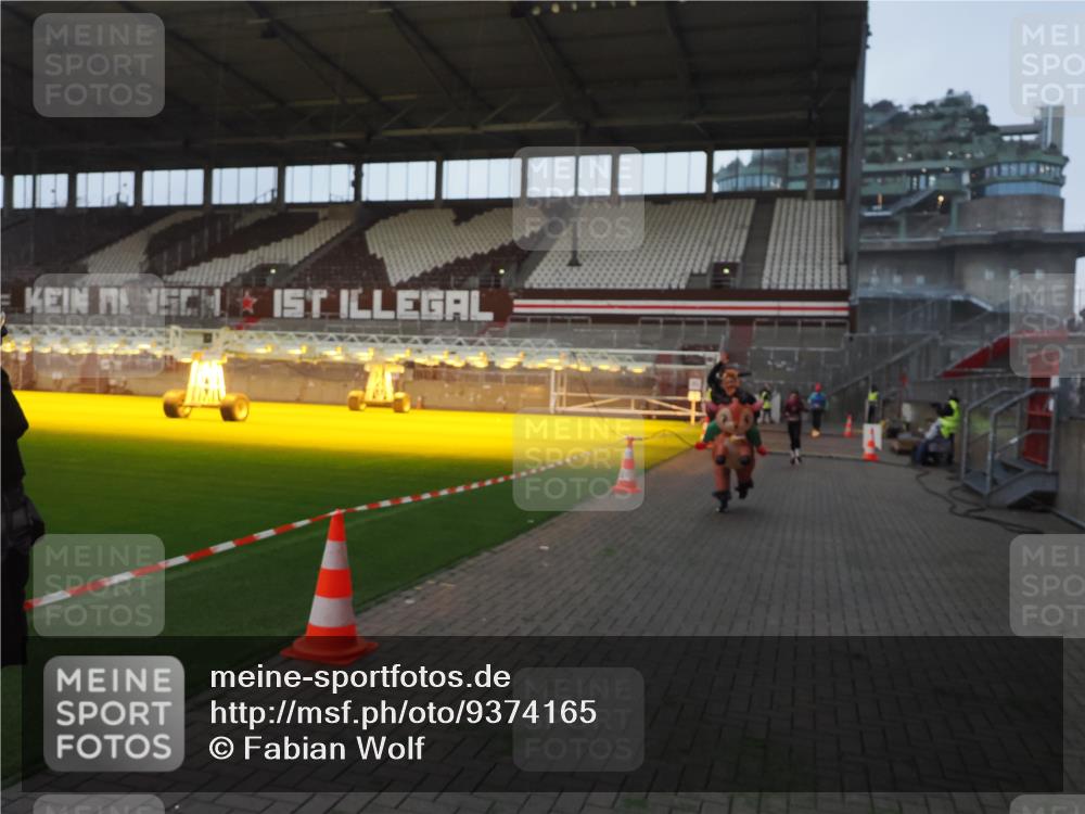 07.12.2025 - St. Pauli X-Mass-Run No. 15 Fabian Wolf http://msf.ph/oto/9374165 07.12.2025 09:59:19 Ziel 939, 1120, 2207, 2529, 2657, 3345 meine-sportfotos.de