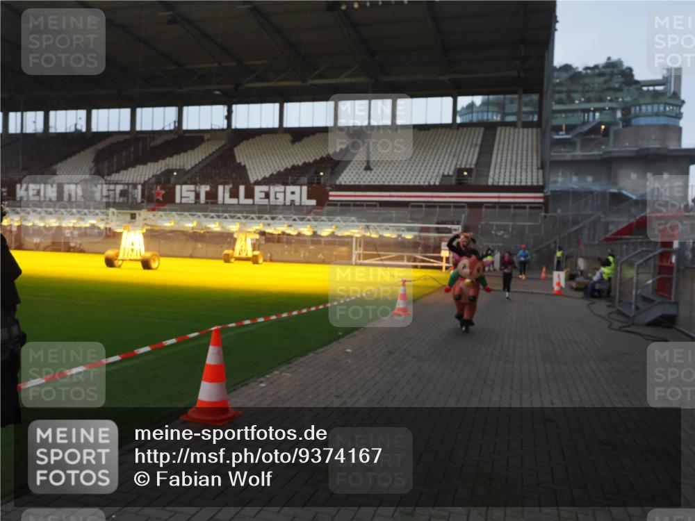 07.12.2025 - St. Pauli X-Mass-Run No. 15 Fabian Wolf http://msf.ph/oto/9374167 07.12.2025 09:59:19 Ziel 939, 1120, 2207, 2529, 2657, 3345 meine-sportfotos.de
