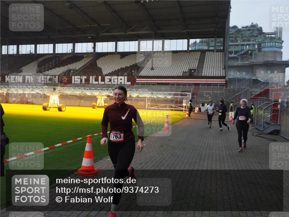 07.12.2025 - St. Pauli X-Mass-Run No. 15 Fabian Wolf http://msf.ph/oto/9374273 07.12.2025 09:59:39 Ziel 488, 910, 911, 961, 1763, 2204, 3513, 4029, 4051, 4052, 4465 meine-sportfotos.de