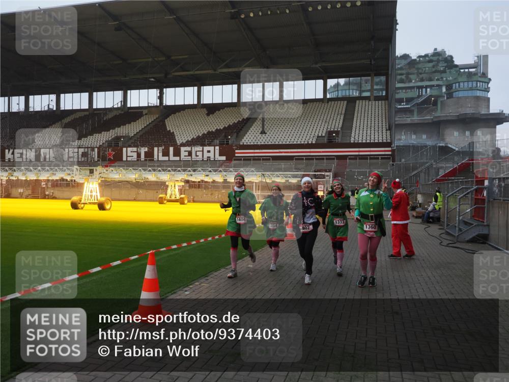 07.12.2025 - St. Pauli X-Mass-Run No. 15 Fabian Wolf http://msf.ph/oto/9374403 07.12.2025 10:00:08 Ziel 802, 1333, 1354, 1360, 1404, 2140, 2141, 4129 meine-sportfotos.de