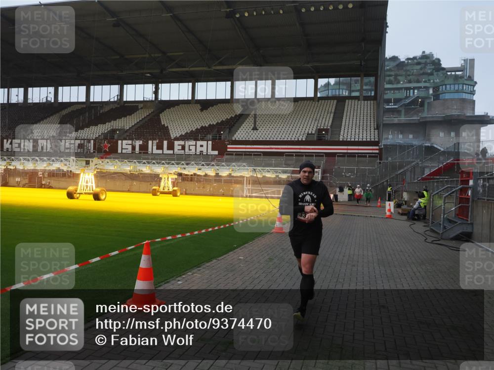 07.12.2025 - St. Pauli X-Mass-Run No. 15 Fabian Wolf http://msf.ph/oto/9374470 07.12.2025 10:00:24 Ziel 3336, 4129 meine-sportfotos.de