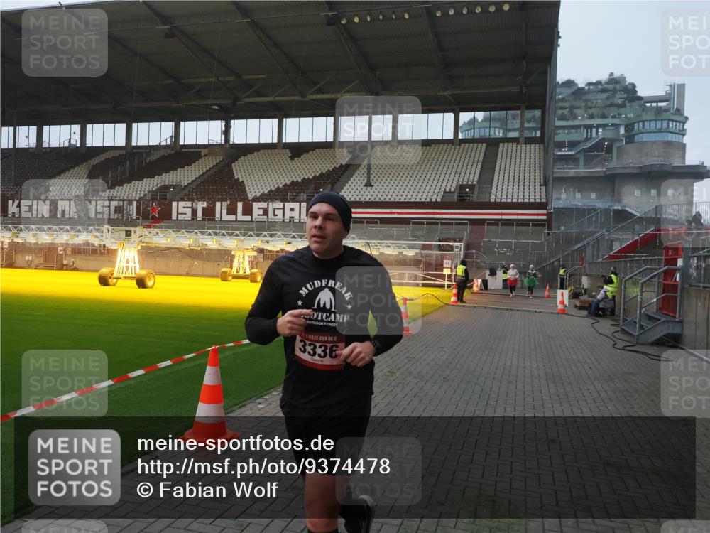 07.12.2025 - St. Pauli X-Mass-Run No. 15 Fabian Wolf http://msf.ph/oto/9374478 07.12.2025 10:00:24 Ziel 3336, 4129 meine-sportfotos.de