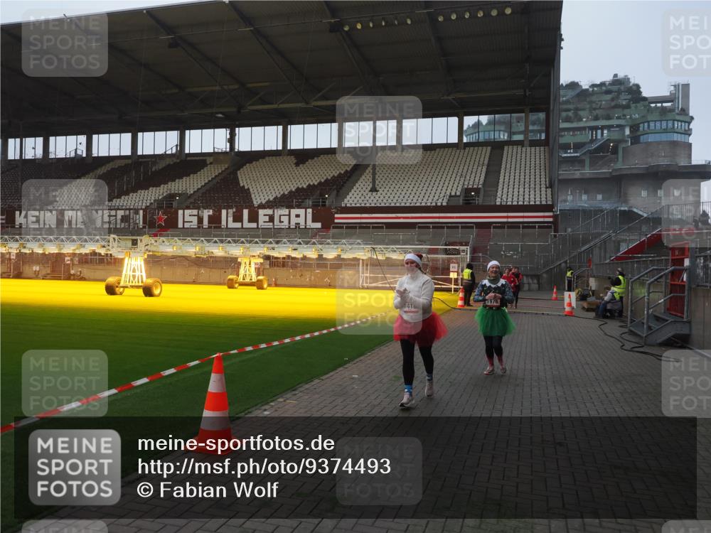 07.12.2025 - St. Pauli X-Mass-Run No. 15 Fabian Wolf http://msf.ph/oto/9374493 07.12.2025 10:00:33 Ziel 855, 1418, 1976, 2348, 3336 meine-sportfotos.de