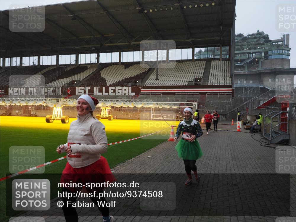 07.12.2025 - St. Pauli X-Mass-Run No. 15 Fabian Wolf http://msf.ph/oto/9374508 07.12.2025 10:00:34 Ziel 855, 1418, 1976, 2348, 3336 meine-sportfotos.de
