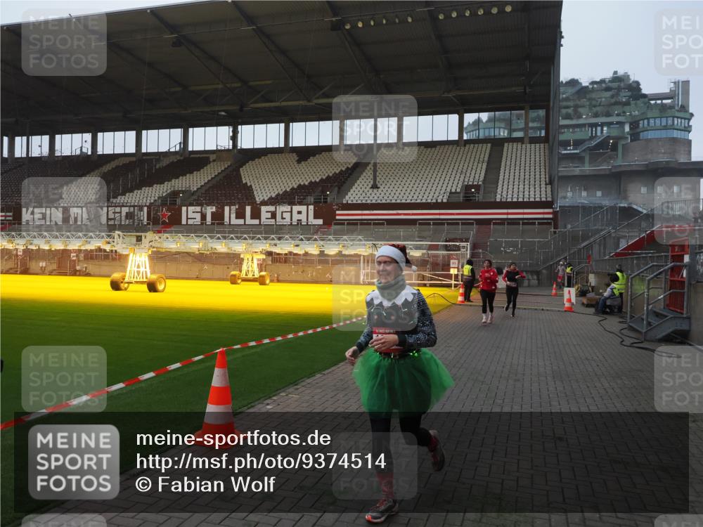 07.12.2025 - St. Pauli X-Mass-Run No. 15 Fabian Wolf http://msf.ph/oto/9374514 07.12.2025 10:00:35 Ziel 855, 1418, 1976, 2348, 3336 meine-sportfotos.de
