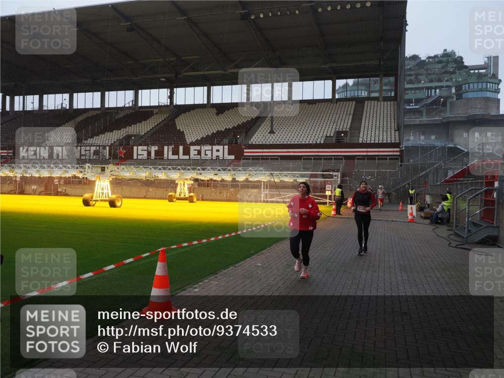 07.12.2025 - St. Pauli X-Mass-Run No. 15 Fabian Wolf http://msf.ph/oto/9374533 07.12.2025 10:00:38 Ziel 855, 1418, 1976, 2348 meine-sportfotos.de