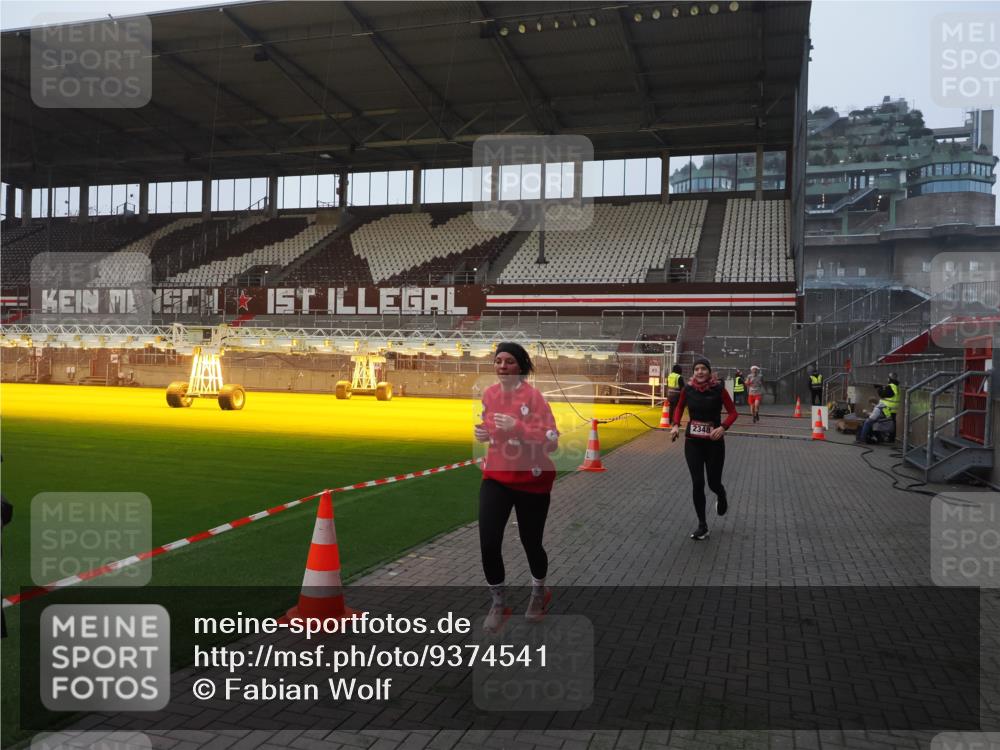 07.12.2025 - St. Pauli X-Mass-Run No. 15 Fabian Wolf http://msf.ph/oto/9374541 07.12.2025 10:00:38 Ziel 855, 1418, 1976, 2348 meine-sportfotos.de