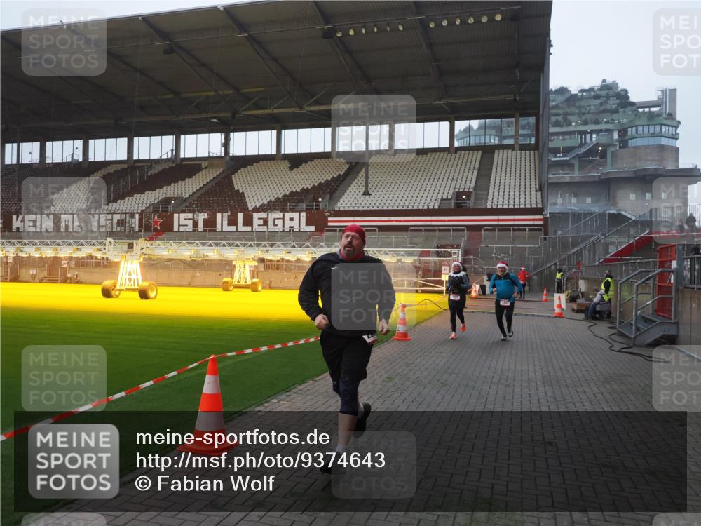 07.12.2025 - St. Pauli X-Mass-Run No. 15 Fabian Wolf http://msf.ph/oto/9374643 07.12.2025 10:01:16 Ziel 780, 783, 801, 1887, 1892, 2528 meine-sportfotos.de
