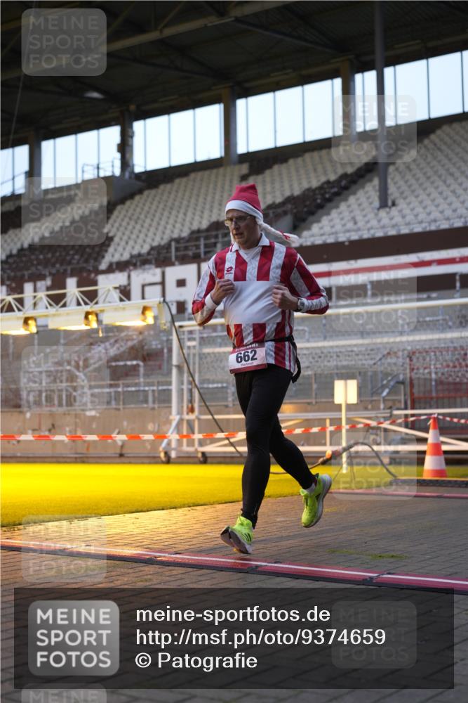 07.12.2025 - St. Pauli X-Mass-Run No. 15 Patografie http://msf.ph/oto/9374659 07.12.2025 09:56:36 Ziel 198, 662, 1165, 3255, 4208, 4209 meine-sportfotos.de