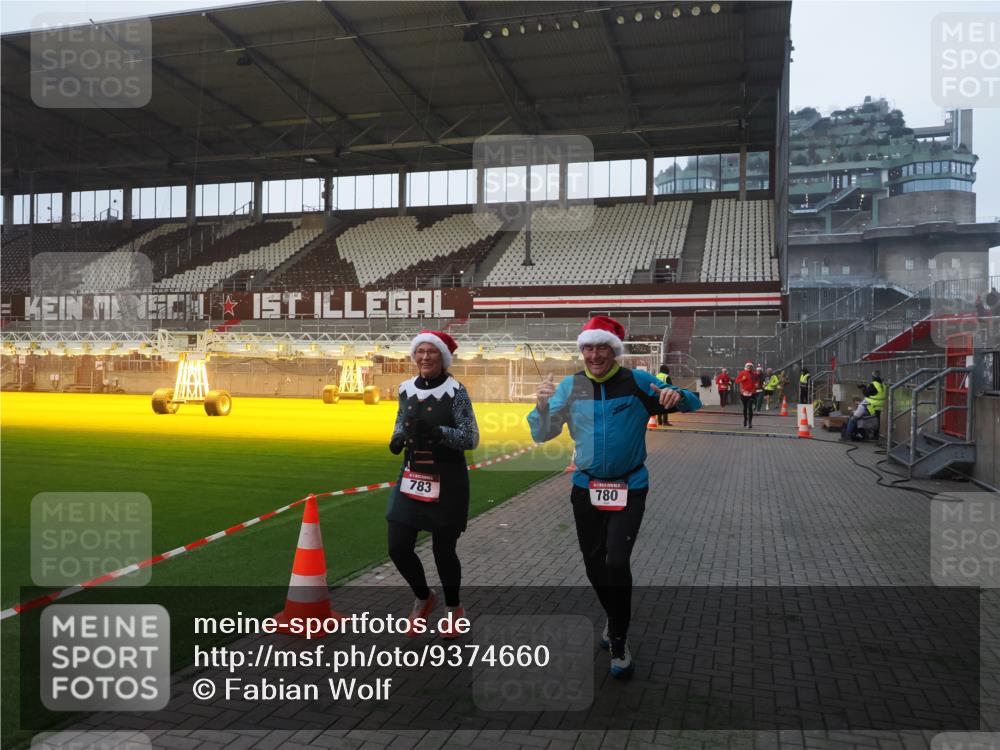 07.12.2025 - St. Pauli X-Mass-Run No. 15 Fabian Wolf http://msf.ph/oto/9374660 07.12.2025 10:01:19 Ziel 780, 783, 801, 1124, 1887, 1892, 2528 meine-sportfotos.de