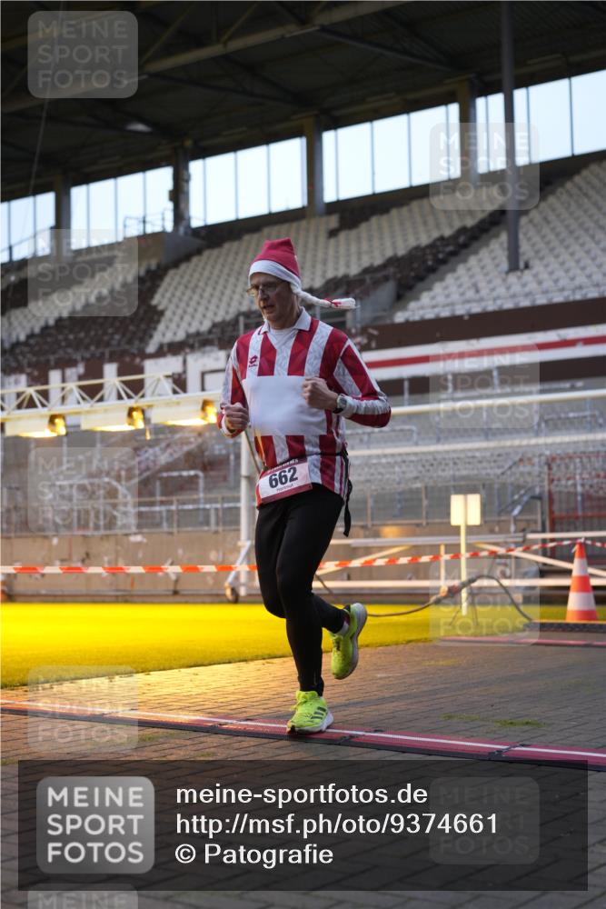 07.12.2025 - St. Pauli X-Mass-Run No. 15 Patografie http://msf.ph/oto/9374661 07.12.2025 09:56:36 Ziel 198, 662, 1165, 3255, 4208, 4209 meine-sportfotos.de