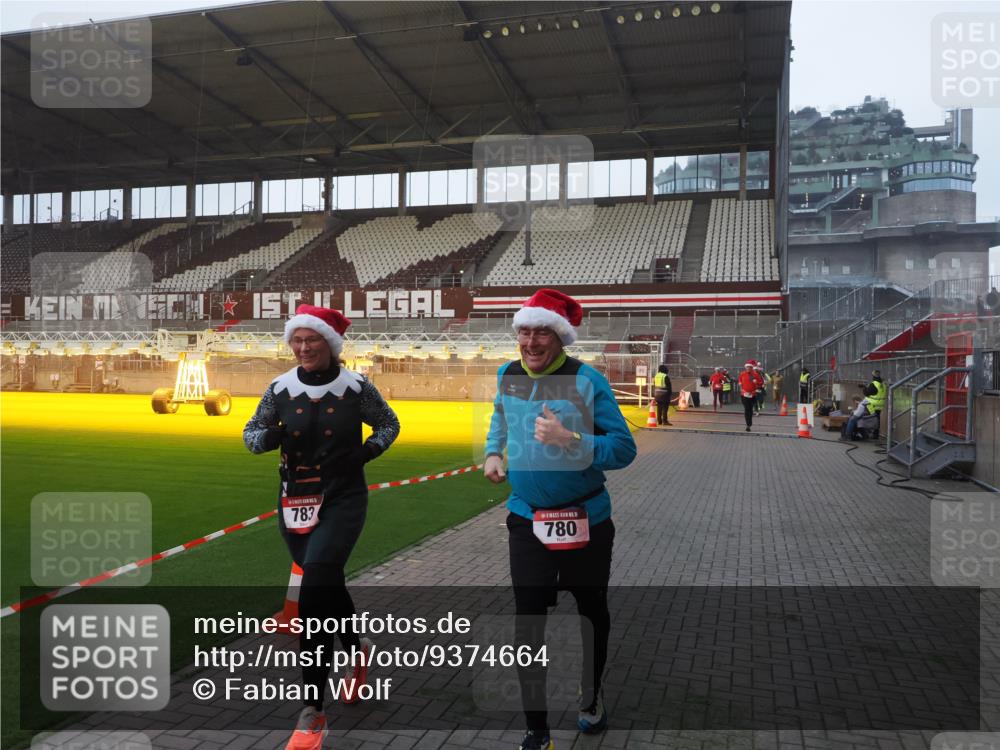 07.12.2025 - St. Pauli X-Mass-Run No. 15 Fabian Wolf http://msf.ph/oto/9374664 07.12.2025 10:01:19 Ziel 780, 783, 801, 1124, 1887, 1892, 2528 meine-sportfotos.de