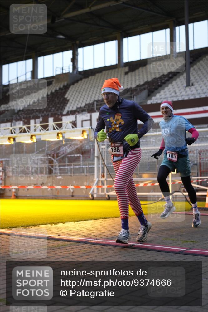 07.12.2025 - St. Pauli X-Mass-Run No. 15 Patografie http://msf.ph/oto/9374666 07.12.2025 09:56:39 Ziel 198, 662, 1116, 1165, 3255, 4208, 4209 meine-sportfotos.de